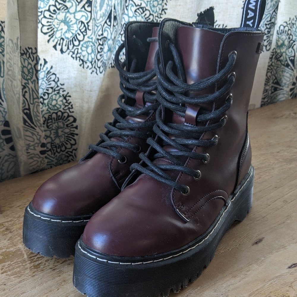 Platform boots